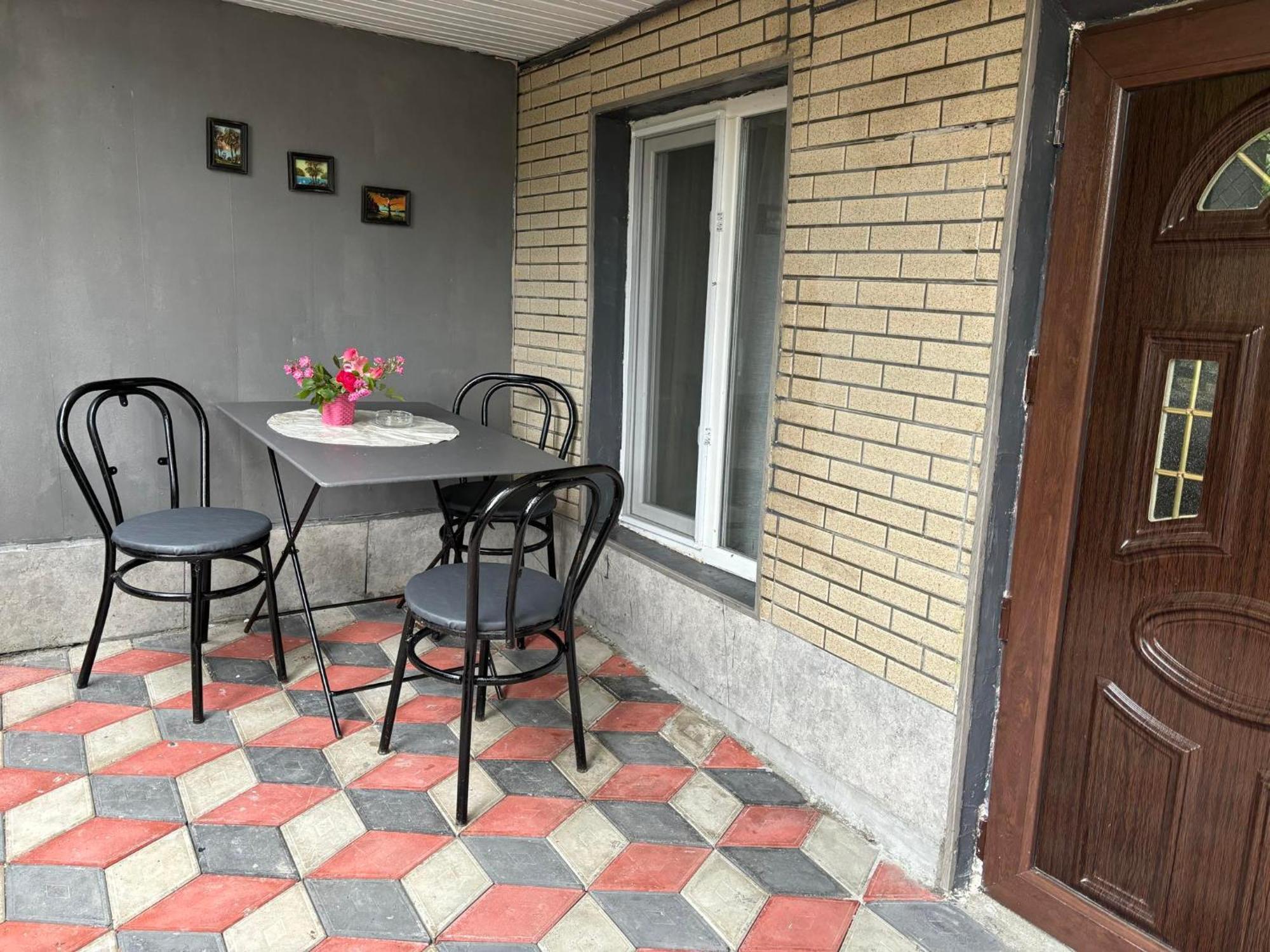Guest House Happy House Kutaisi Luaran gambar