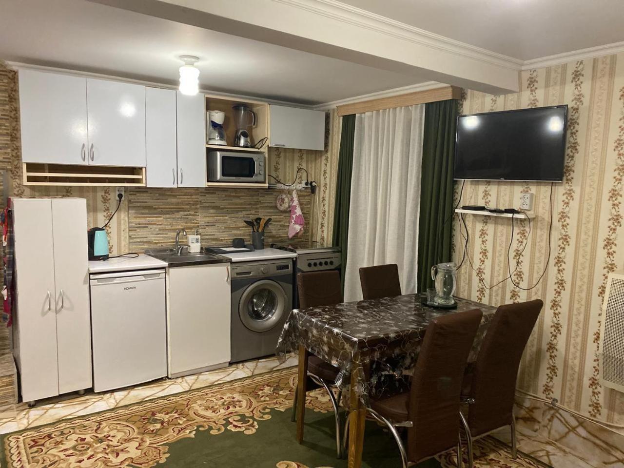 Guest House Happy House Kutaisi Luaran gambar